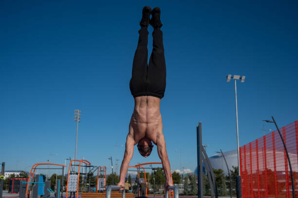 handstand on straight bar training : r/Calisthenic